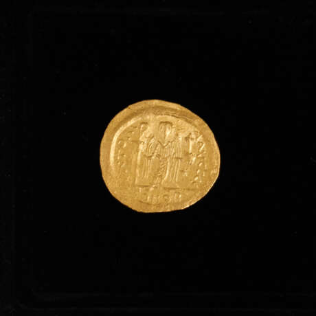 Byzanz /GOLD Kaiser Justinian I. Solidus, 545-565 n. Chr. - photo 3