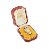 MID 20TH CENTURY CARTIER CHALCEDONY, RUBY AND GOLD OWL BROOCH - Foto 3