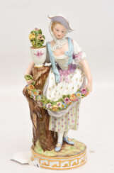 MEISSEN FIGURINE, Dame mit Blumengirlande, 19. Jahrhundert