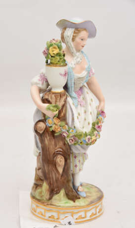 MEISSEN FIGURINE, Dame mit Blumengirlande, 19. Jahrhundert - photo 4