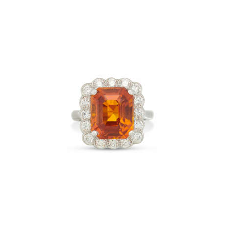 COLOURED SAPPHIRE AND DIAMOND RING - Foto 2