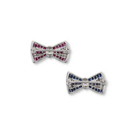 NO RESERVE | SAPPHIRE, RUBY AND DIAMOND BOW BROOCHES - Foto 2