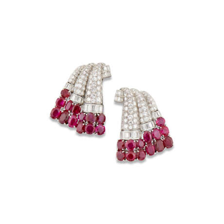 ART DECO RUBY AND DIAMOND CLIP BROOCHES - photo 2