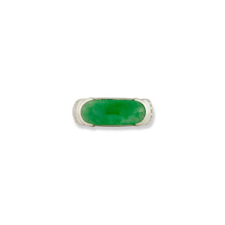 NO RESERVE | JADEITE AND DIAMOND RING - Foto 2