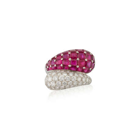 CARTIER RUBY AND DIAMOND CROSSOVER RING - photo 2