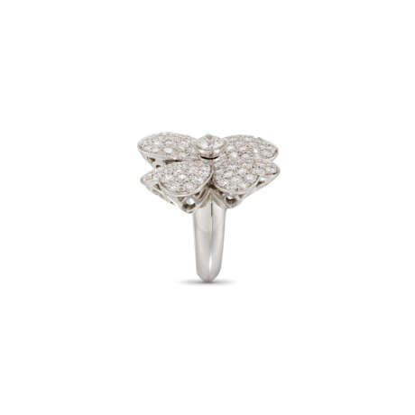 VAN CLEEF & ARPELS DIAMOND 'COSMOS' RING - photo 3