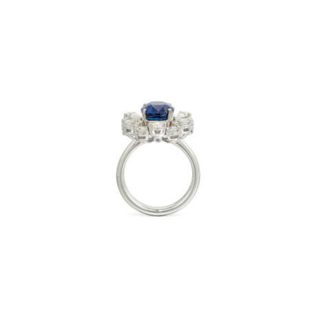 SAPPHIRE AND DIAMOND RING AND EARRING SET - фото 7