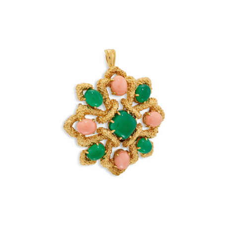 VAN CLEEF & ARPELS CORAL AND CHRYSOPRASE PENDANT/BROOCH - photo 3