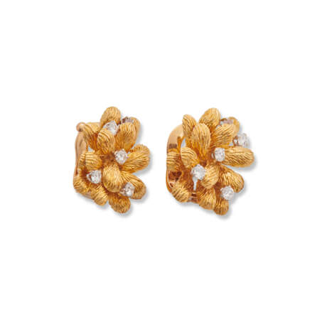 VAN CLEEF & ARPELS DIAMOND EARRINGS - photo 2