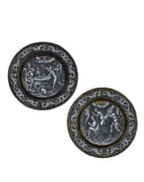 DEUX ASSIETTES REPRÉSENTANT LES MOIS DE JANVIER ET DE FÉVRIER