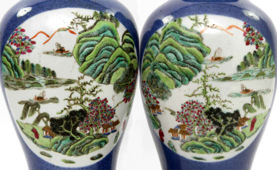 Paar Vasen mit famille verte-Dekor. CHINA, Kangxi-Periode (1662-1722) - photo 3