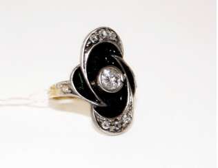 Ring with diamonds and enamel
