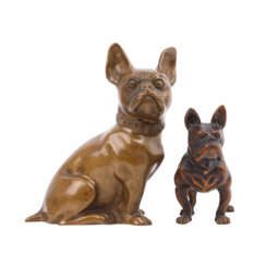 Zwei figürliche Bulldoggen aus Bronze