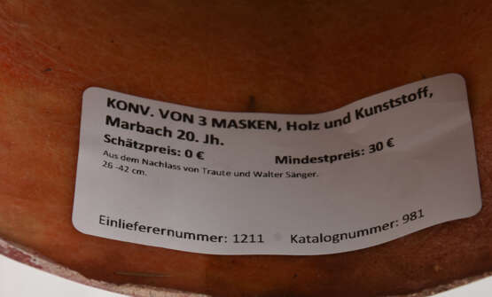 KONV. VON 3 MASKEN, Holz und Kunststoff, Marbach 20. Jahrhundert - photo 6