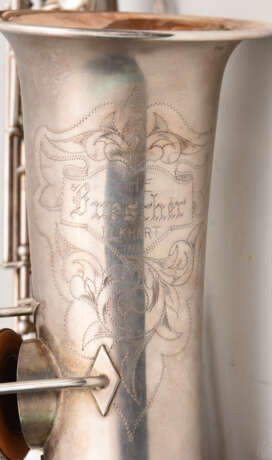 SAXOPHONE MIT KASTEN UND ZUBEHÖR, bez. "the buescher elkhart ind saxophone" nummeriert 163912. - photo 8
