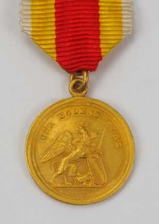 Baden : Militär-Carl-Friedrich-Verdienstmedaille, in Gold, Miniatur. - Foto 1