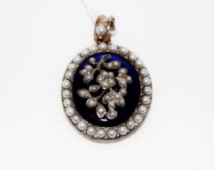 Pendant with pearls and enamel