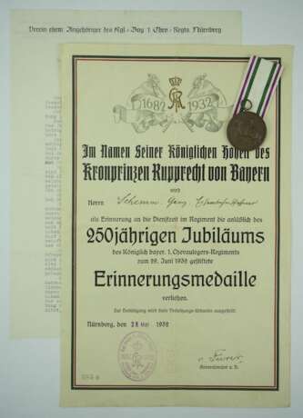 Bayern : Jubiläumsmedaille an das 1. Chevaullegers-Rgt., mit Urkunde. - Foto 1