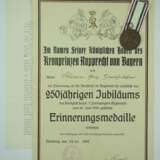 Bayern : Jubiläumsmedaille an das 1. Chevaullegers-Rgt., mit Urkunde. - фото 1