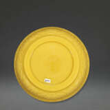 A RARE IMPERIAL YELLOW GLASS BUTTER TEA BOWL - Foto 3