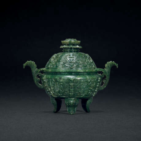 A SUPERB SPINACH-GREEN JADE TRIPOD CENSER AND COVER - photo 1