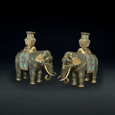 A MAGNIFICENT PAIR OF CLOISONN&#201; ENAMEL FIGURES OF CAPARISONED ELEPHANTS - photo 4