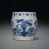 A RARE INCISED BLUE AND WHITE `ANTIQUES` OVOID JAR - фото 1