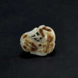 A WHITE JADE ‘BADGERS’ GROUP - Foto 2