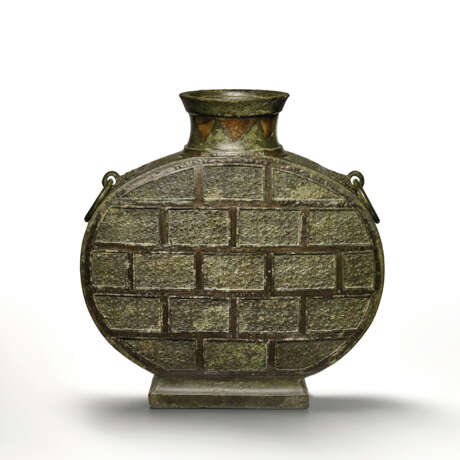 A RARE AND IMPORTANT COPPER-INLAID BRONZE WINE VESSEL, BIANHU - фото 3