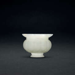 A SMALL WHITE JADE MUGHAL-STYLE ZHADOU