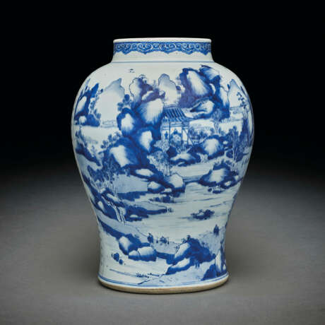 A VERY RARE LARGE BLUE AND WHITE BALUSTER JAR - фото 1