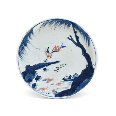 AN UNDERGLAZE-BLUE AND COPPER-RED-DECORATED SAUCER DISH - photo 1