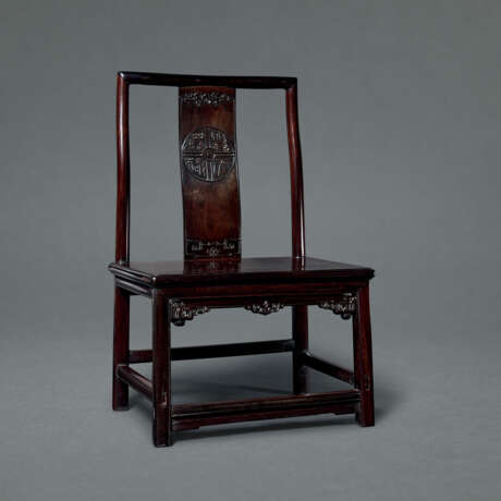 A SET OF FOUR CARVED ZITAN LOW CHAIRS - фото 5