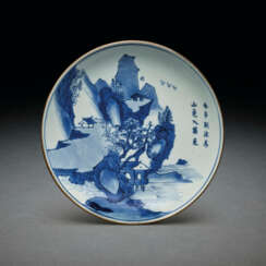AN INSCRIBED BLUE AND WHITE &#39;LANDSCAPE&#39; DISH