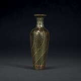 A SMALL MOTHER-OF-PEARL-INLAID BLACK-LACQUERED VASE - photo 3
