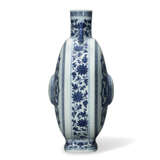 A LARGE BLUE AND WHITE ‘BAJIXIANG’ MOONFLASK - Foto 3