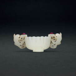 A WHITE JADE TWIN-HANDLED &#39;RABBIT&#39; CUP