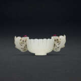 A WHITE JADE TWIN-HANDLED `RABBIT` CUP - фото 1