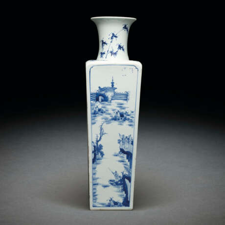 A LARGE BLUE AND WHITE SQUARE VASE - photo 1