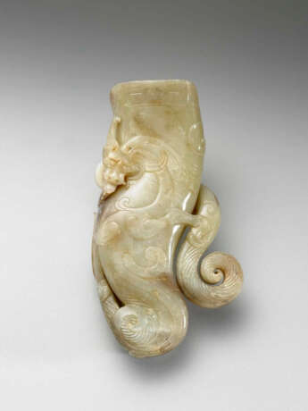 A CARVED ALOESWOOD ‘DRAGON AND PHOENIX’ LIBATION CUP - photo 3