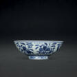 A VERY RARE EARLY-MING BLUE AND WHITE &#39;FRUIT&#39; BOWL - Prix ​​des enchères