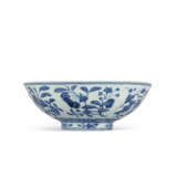 A VERY RARE EARLY-MING BLUE AND WHITE `FRUIT` BOWL - фото 2