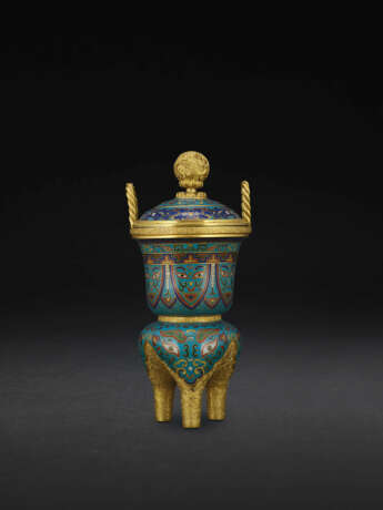 AN IMPERIAL CLOISONN&#201; ENAMEL ARCHAISTIC TRIPOD CENSER AND COVER - photo 1