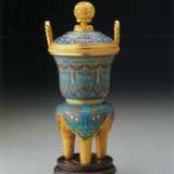 AN IMPERIAL CLOISONN&#201; ENAMEL ARCHAISTIC TRIPOD CENSER AND COVER - фото 3