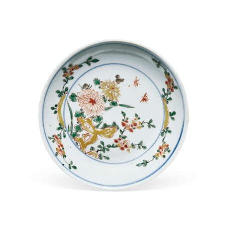 AN ENAMELLED SAUCER DISH - фото 1