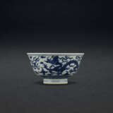 A FINE BLUE AND WHTIE ‘DRAGON’ BOWL - photo 1