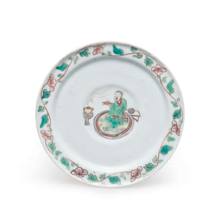 AN ENAMELLED SHALLOW DISH - photo 1