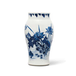 A SMALL BLUE AND WHITE BALUSTER VASE