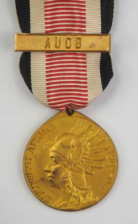 Kriegsdenkmünze für Deutsch Südwest Afrika, in Bronze mit Gefechtsspange AUOB. - photo 1