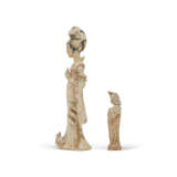 TWO PAINTED POTTERY FIGURES OF NOBLE LADIES - photo 3